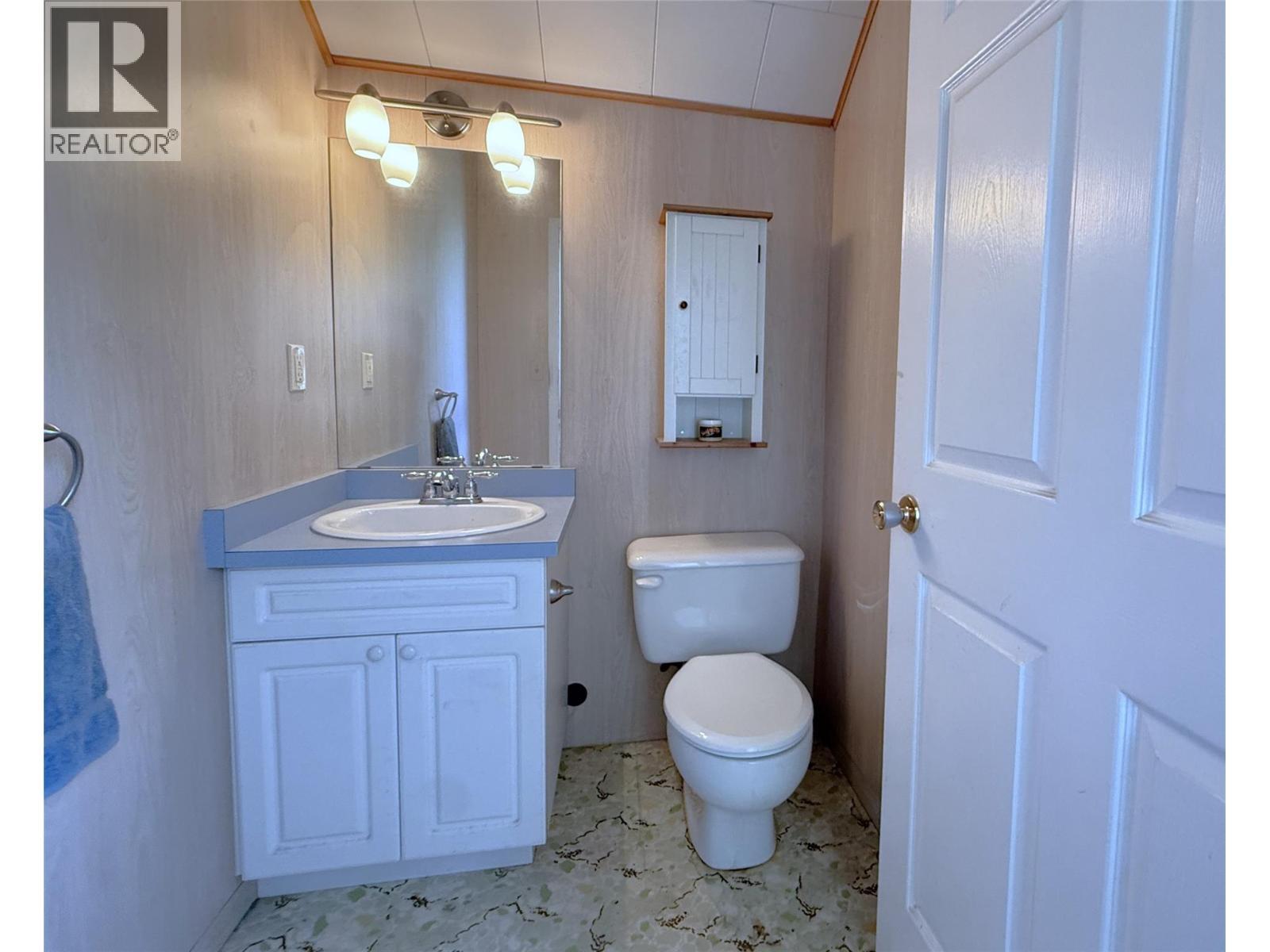 Upstairs 2 pc Bathroom - 1403 Notch Hill Road, Sorrento, BC - Indoor Photo Showing Bathroom