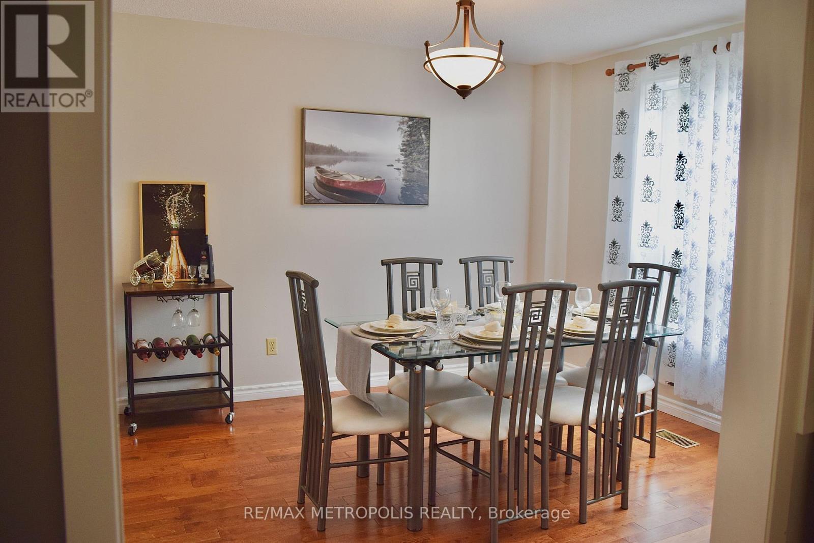 1405 Manitou Drive, Oshawa, ON - Indoor Photo Showing Dining Room