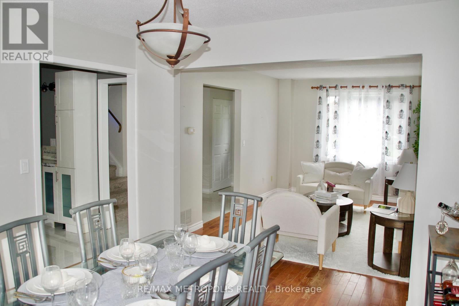 1405 Manitou Drive, Oshawa, ON - Indoor Photo Showing Dining Room