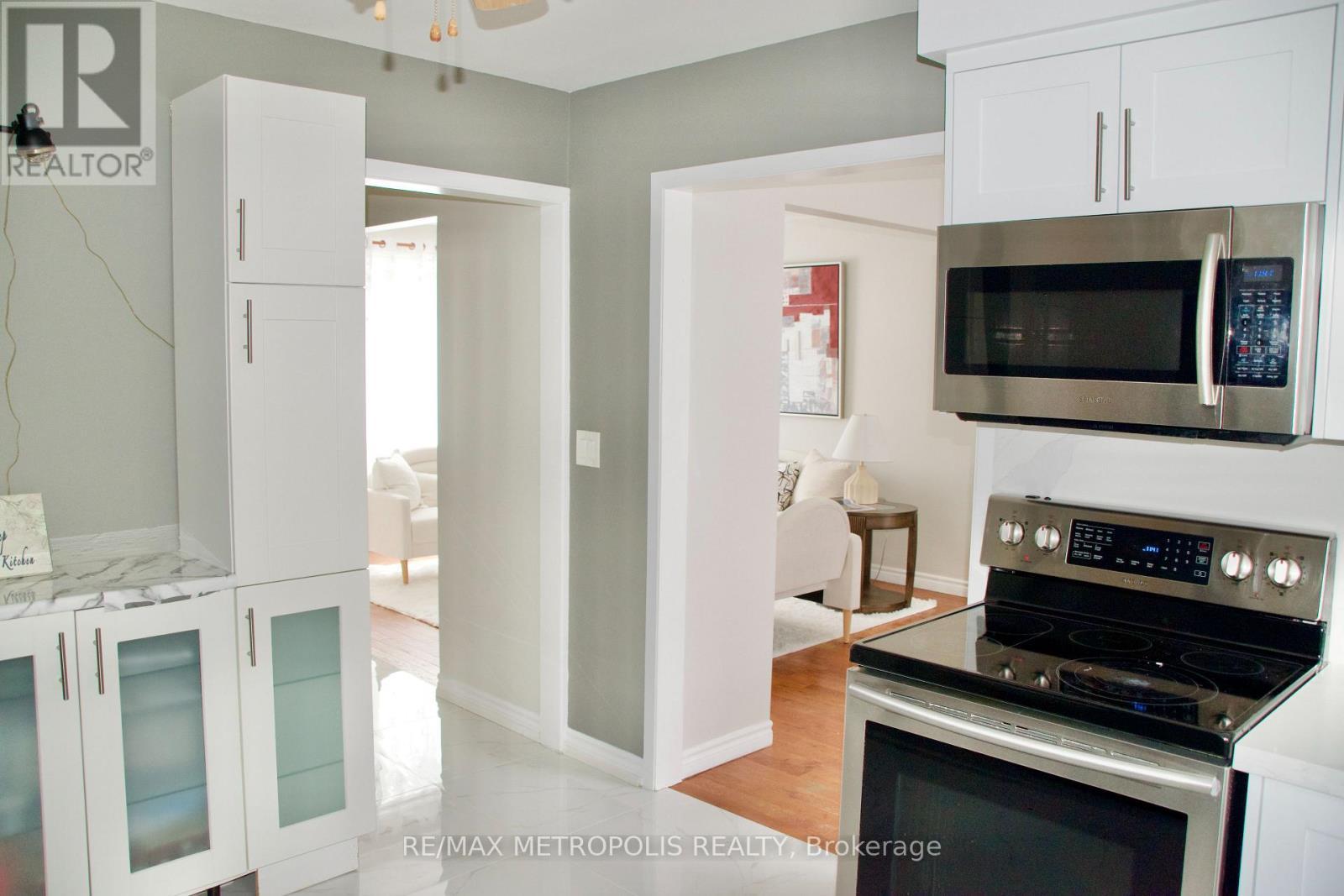 1405 Manitou Drive, Oshawa, ON - Indoor Photo Showing Kitchen