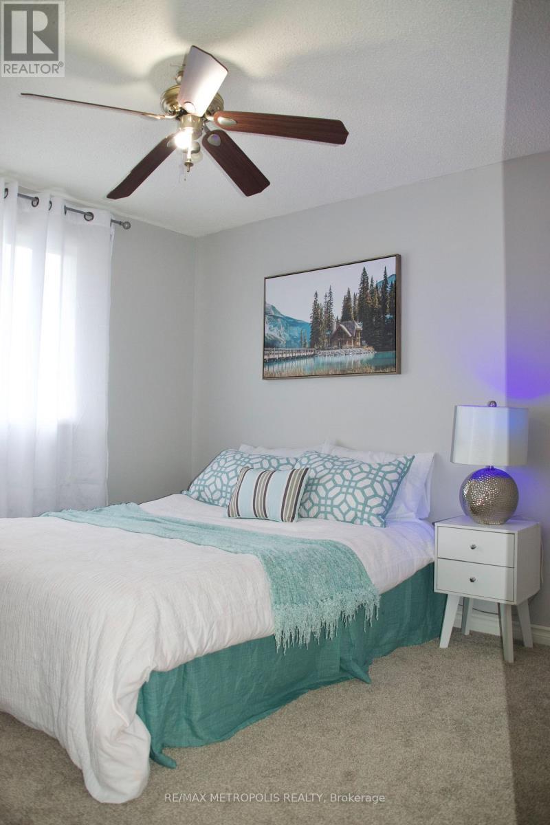 1405 Manitou Drive, Oshawa, ON - Indoor Photo Showing Bedroom