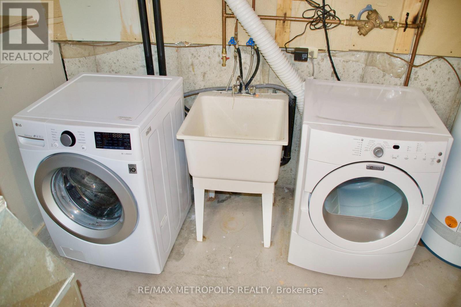 1405 Manitou Drive, Oshawa, ON - Indoor Photo Showing Laundry Room