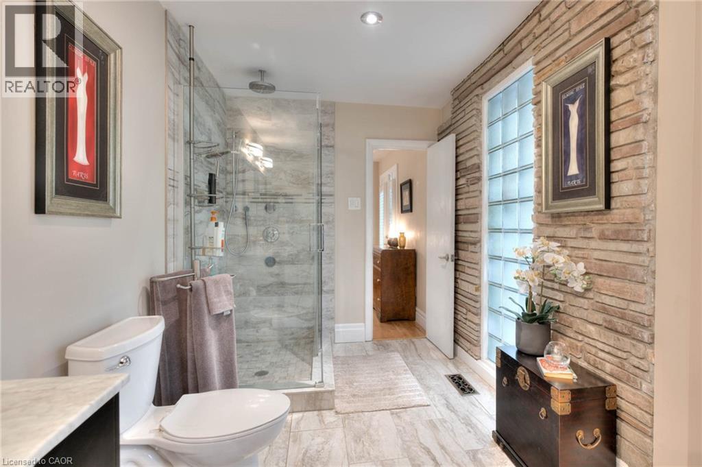 243 Lincoln Road, Waterloo, ON - Indoor Photo Showing Bathroom