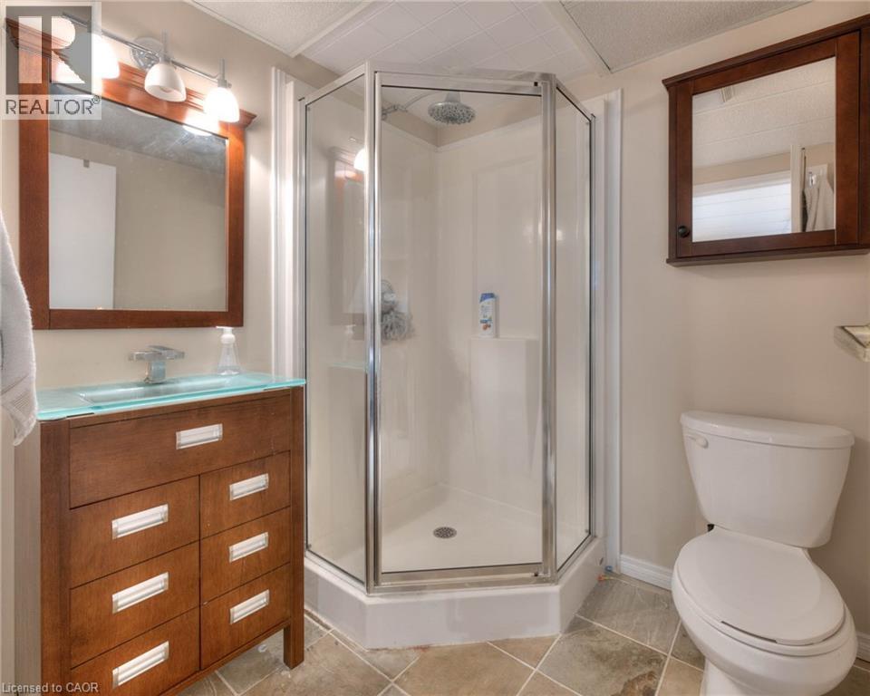 243 Lincoln Road, Waterloo, ON - Indoor Photo Showing Bathroom