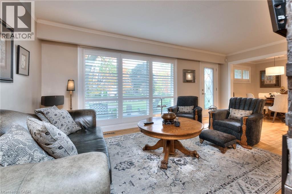 243 Lincoln Road, Waterloo, ON - Indoor Photo Showing Living Room