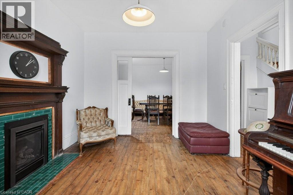 523 Catharine Street N, Hamilton, ON - Indoor Photo Showing Living Room With Fireplace