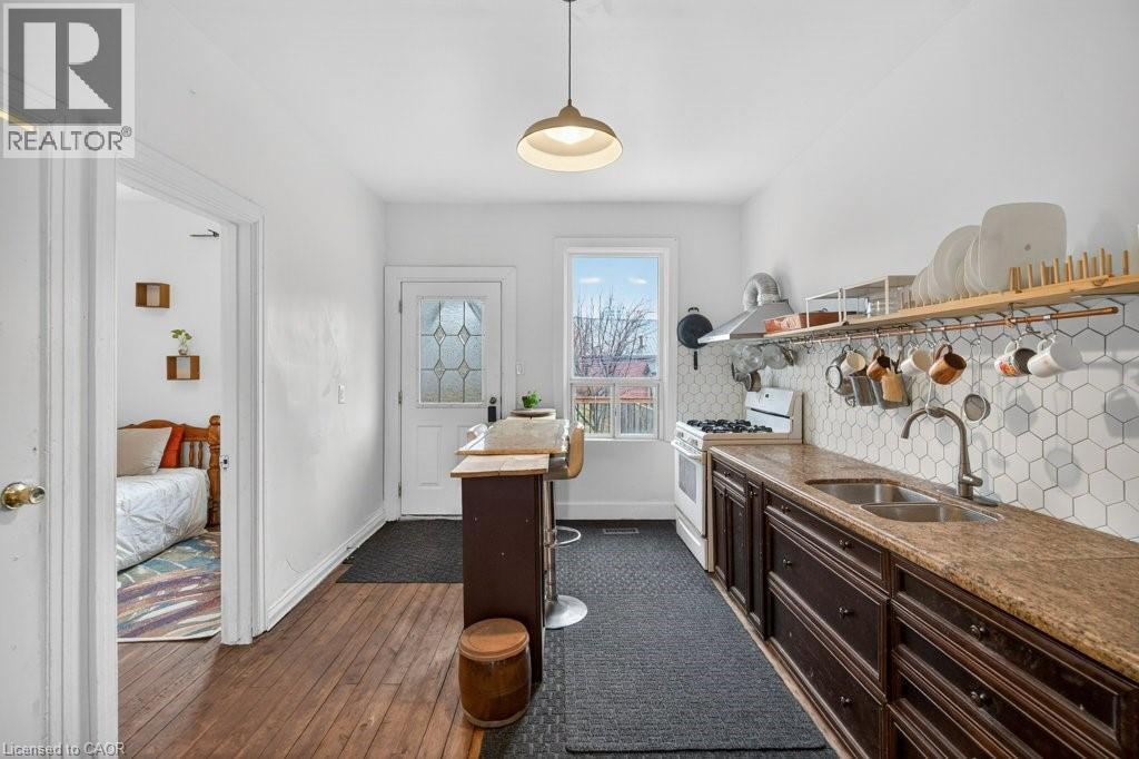 523 Catharine Street N, Hamilton, ON - Indoor