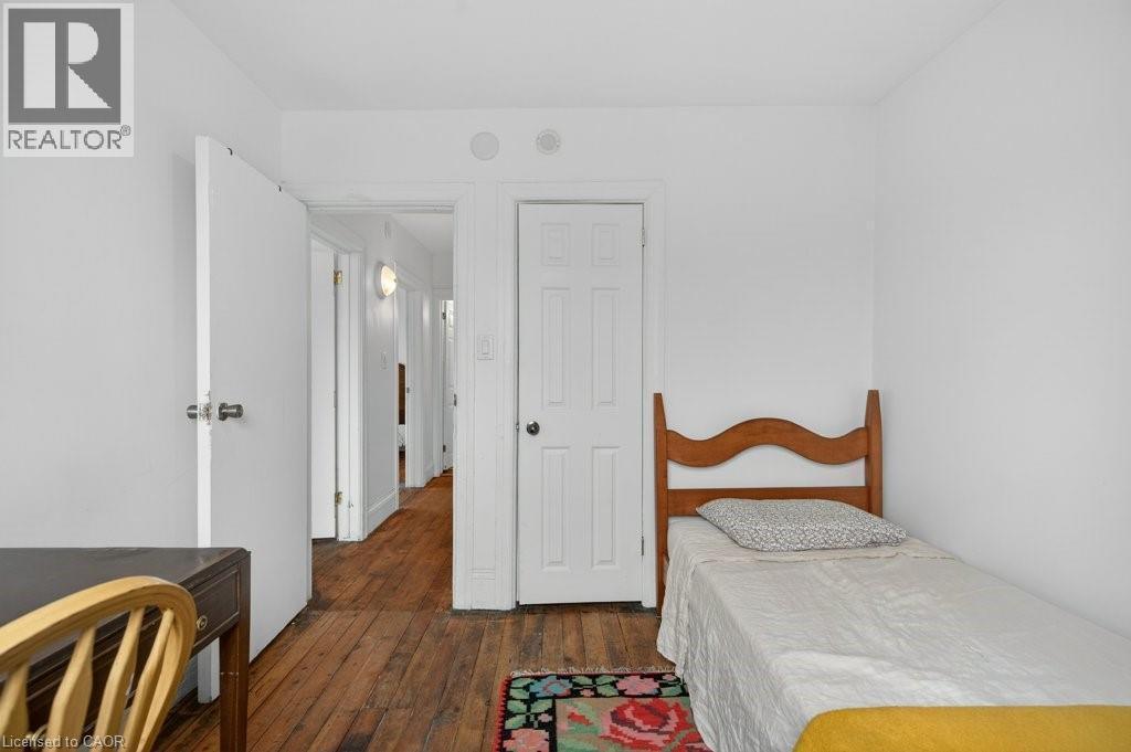 523 Catharine Street N, Hamilton, ON - Indoor Photo Showing Bedroom