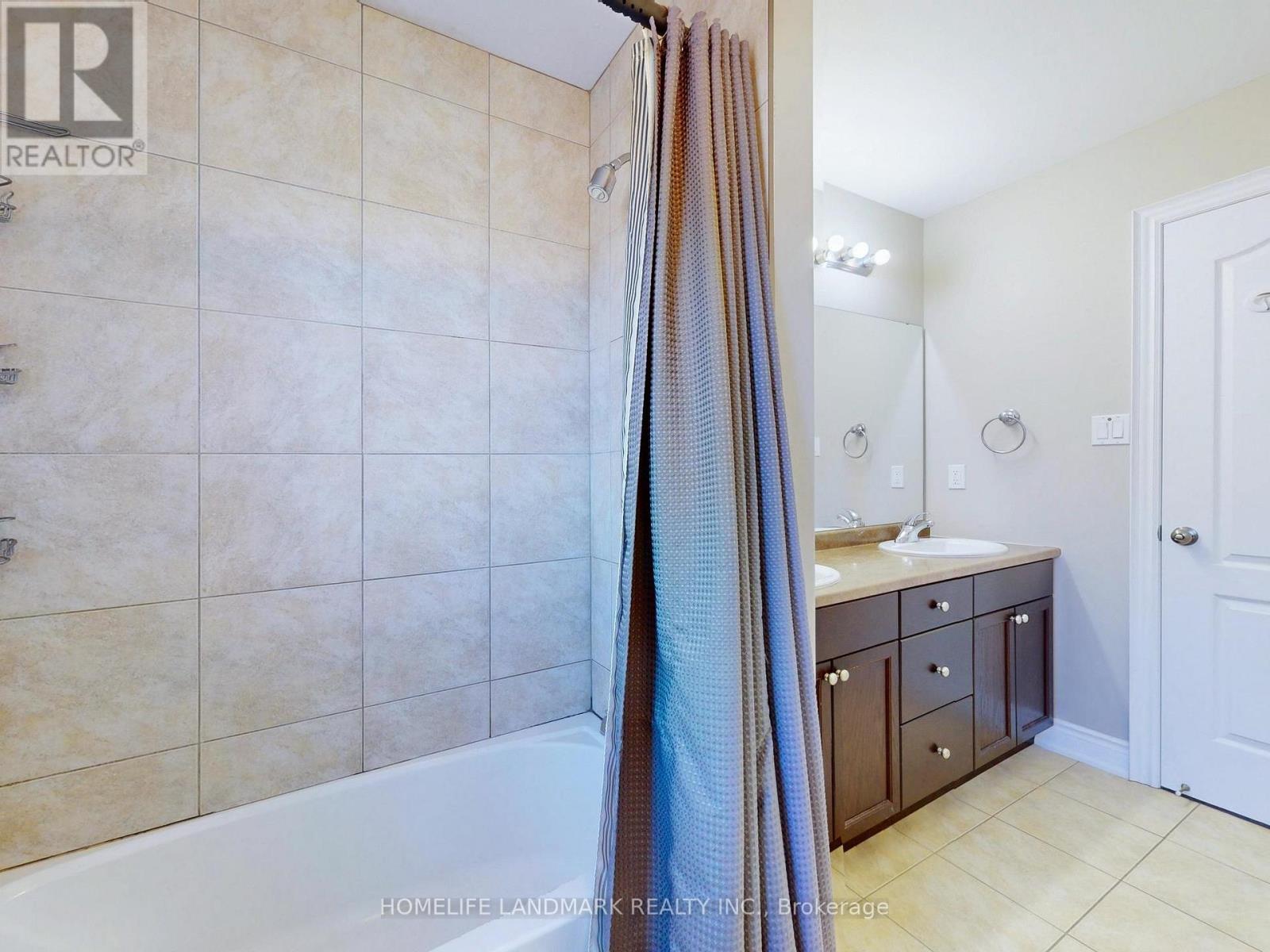 73 Graihawk Drive, Barrie, ON - Indoor Photo Showing Bathroom