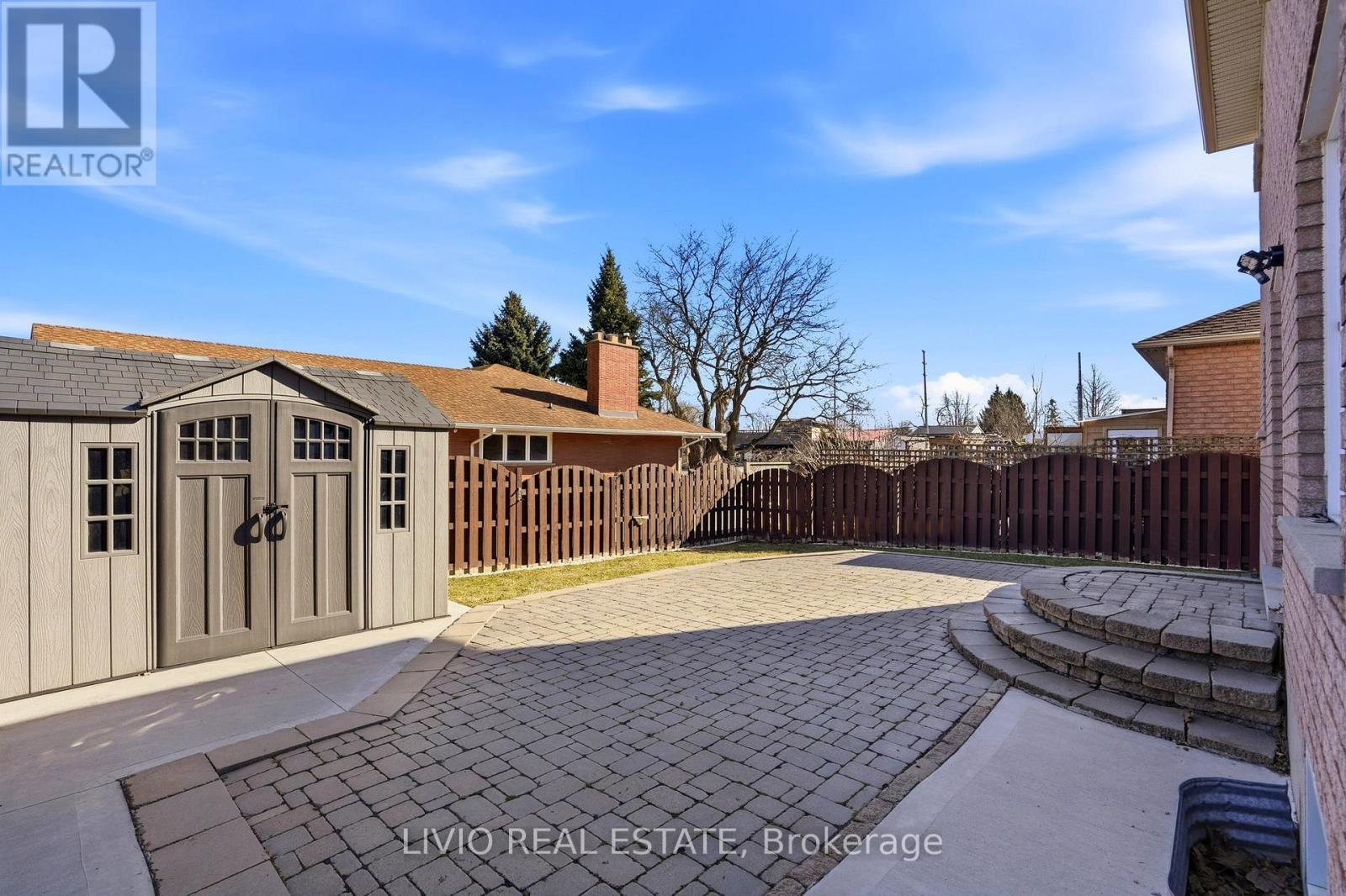 19 Konstantine Court, Hamilton, ON - Outdoor