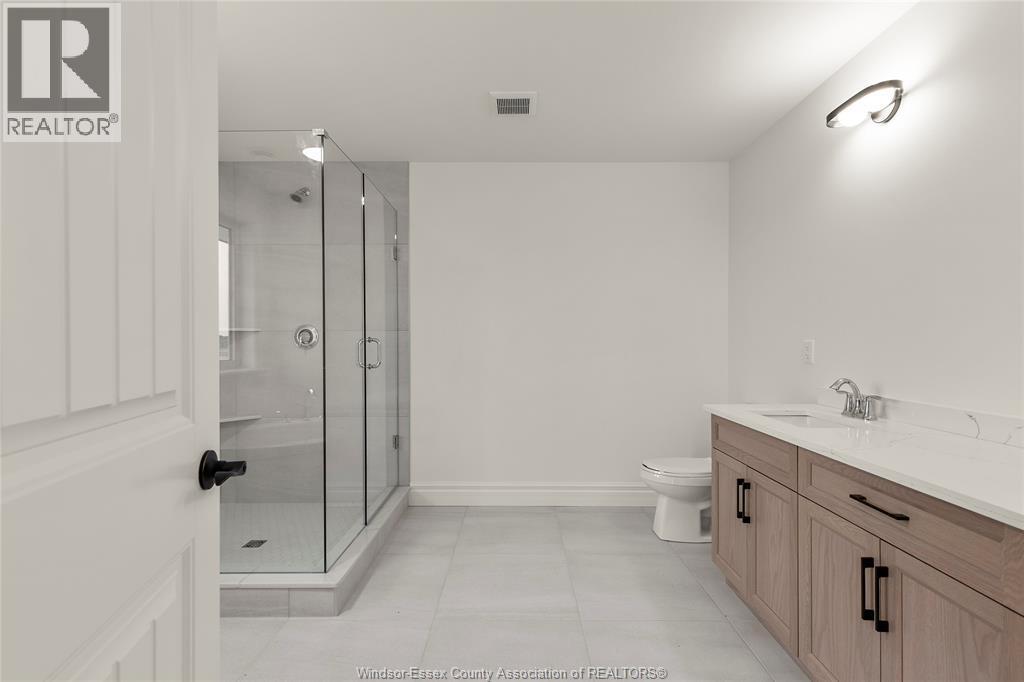 357 Marla Crescent, Lakeshore, ON - Indoor Photo Showing Bathroom