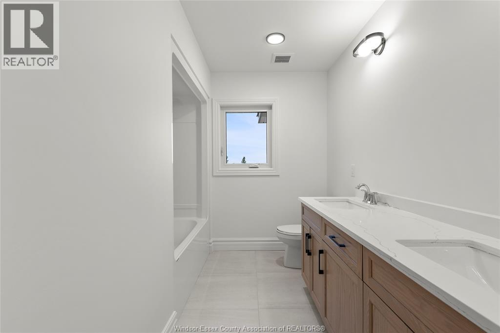 357 Marla Crescent, Lakeshore, ON - Indoor Photo Showing Bathroom