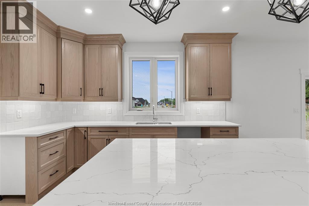 357 Marla Crescent, Lakeshore, ON - Indoor Photo Showing Kitchen