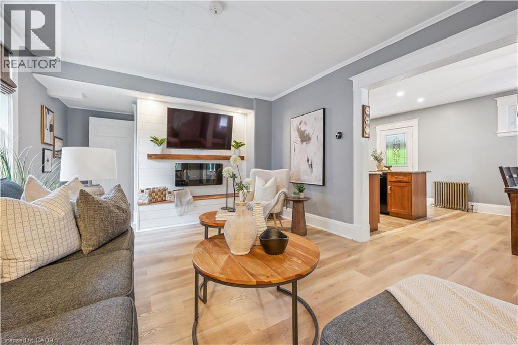 310 Kitchener Road, Cambridge, ON - Indoor Photo Showing Living Room With Fireplace