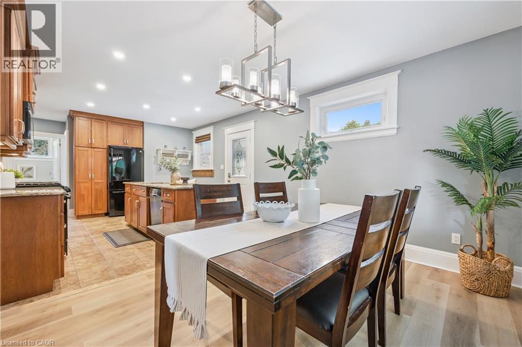 310 Kitchener Road, Cambridge, ON - Indoor Photo Showing Dining Room