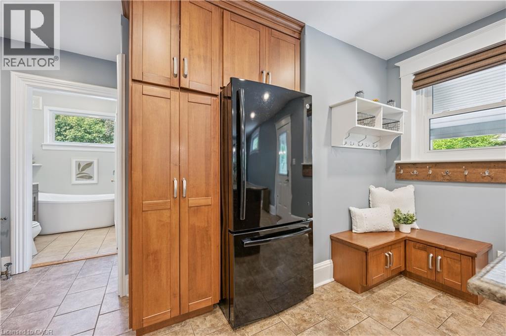310 Kitchener Road, Cambridge, ON - Indoor