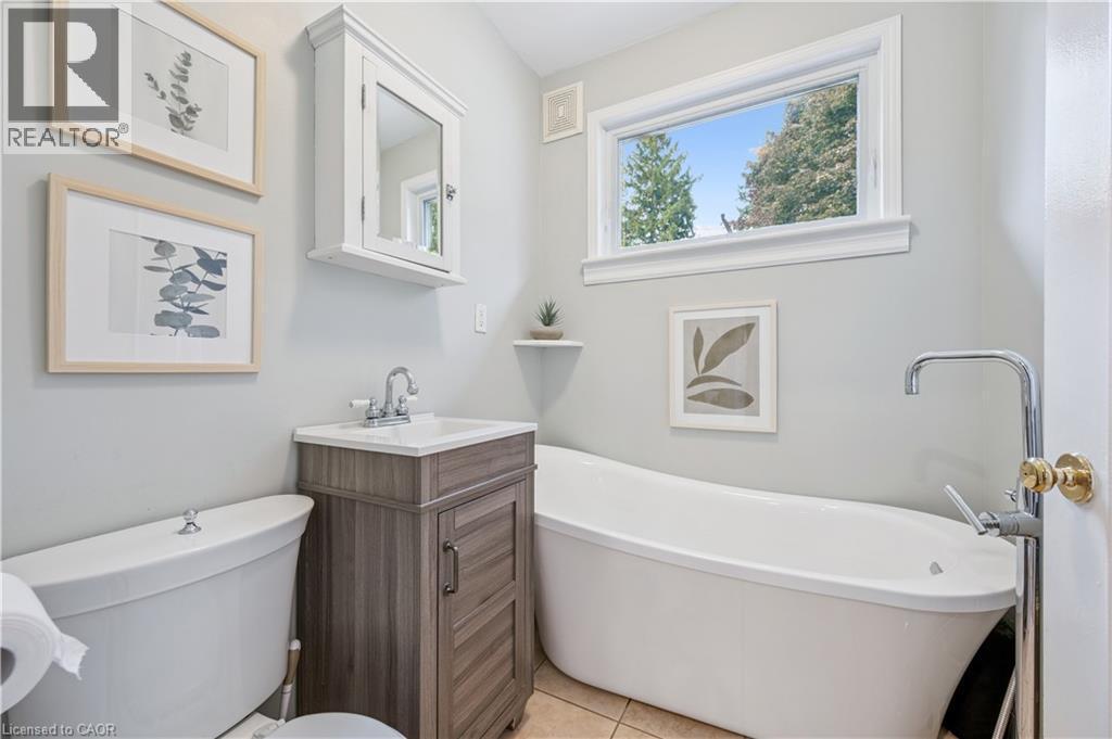 Main Floor - 310 Kitchener Road, Cambridge, ON - Indoor Photo Showing Bathroom