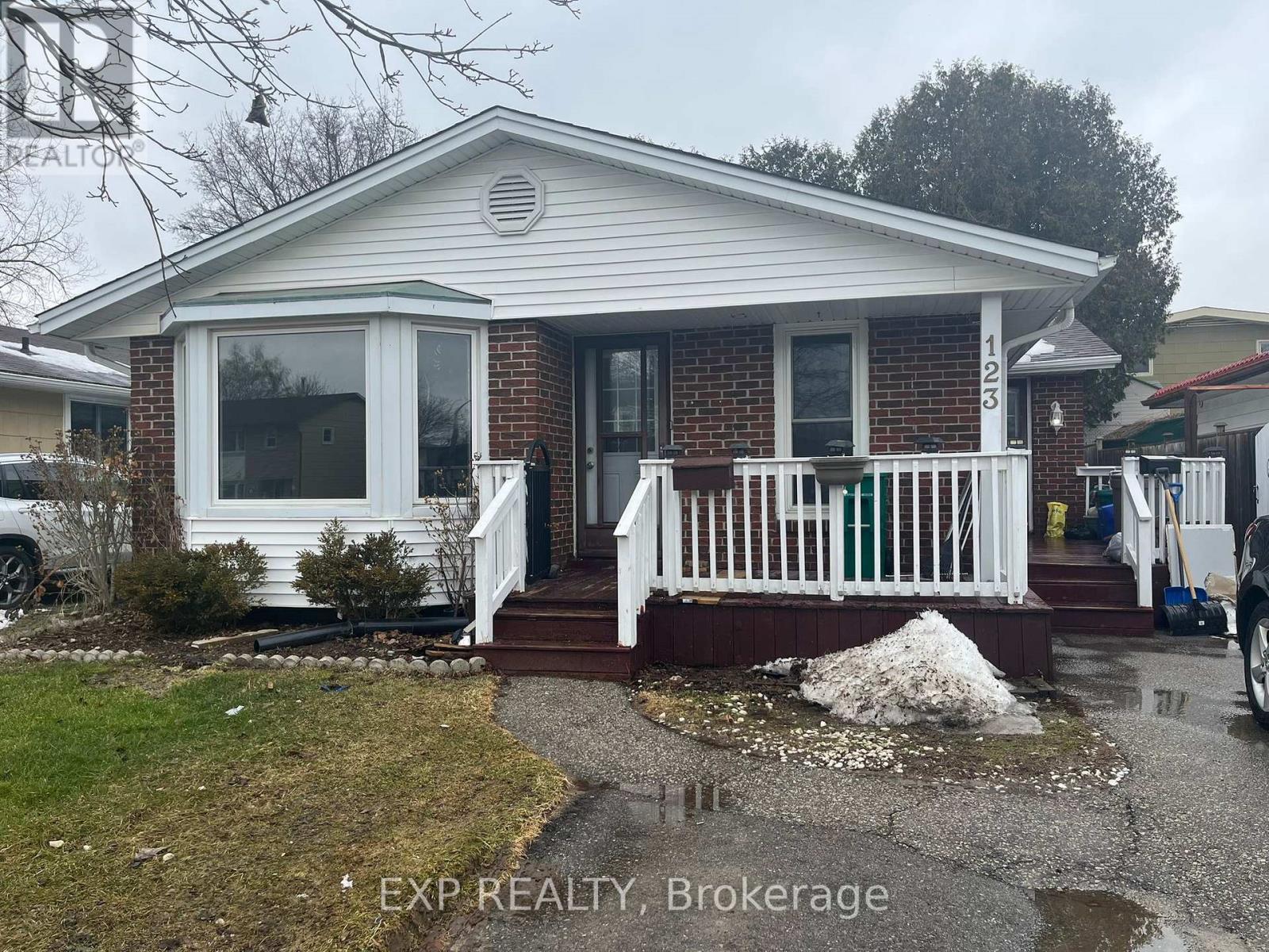 123 Greendale Crescent, Kitchener, ON - Outdoor