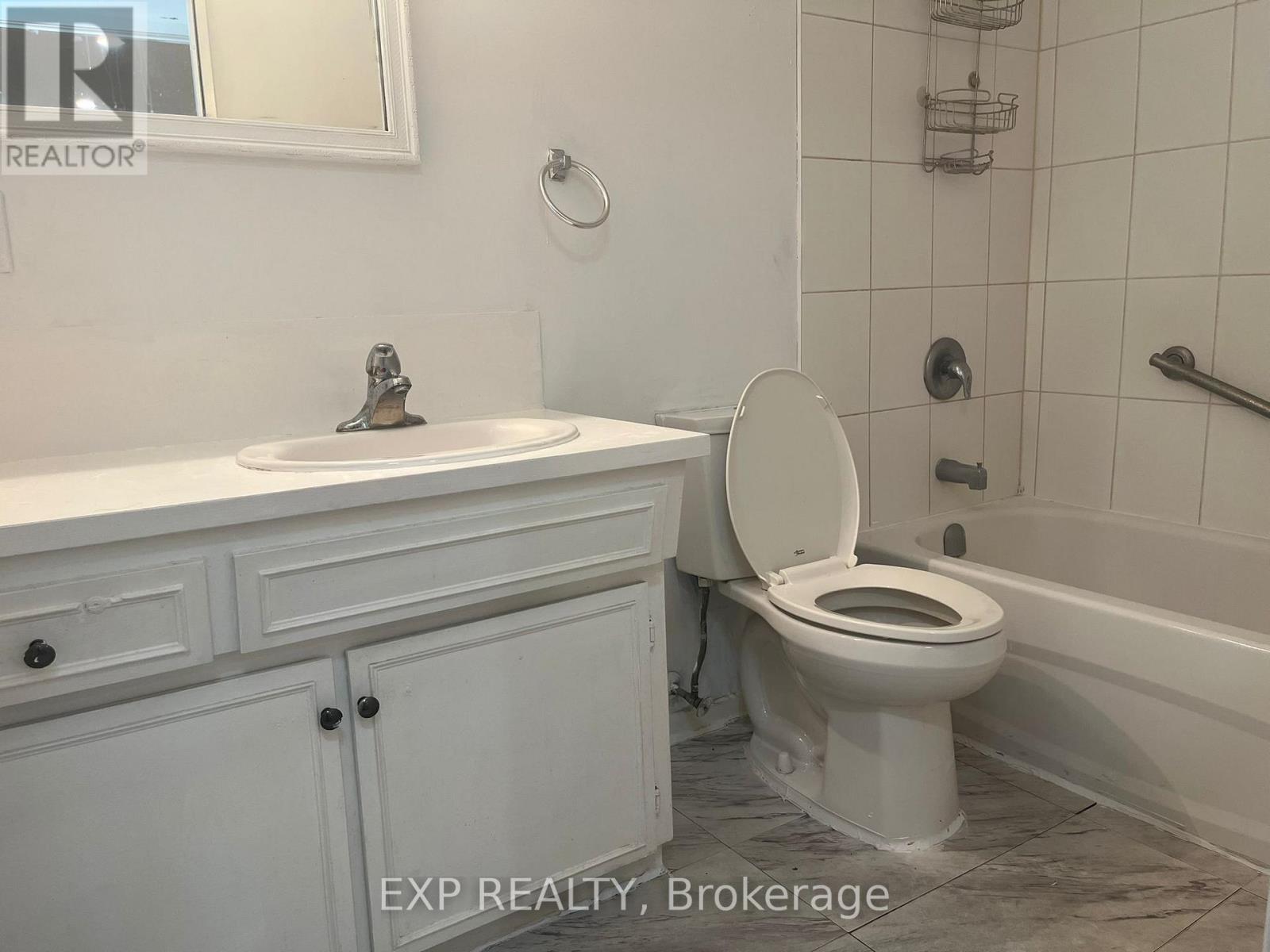 123 Greendale Crescent, Kitchener, ON - Indoor Photo Showing Bathroom