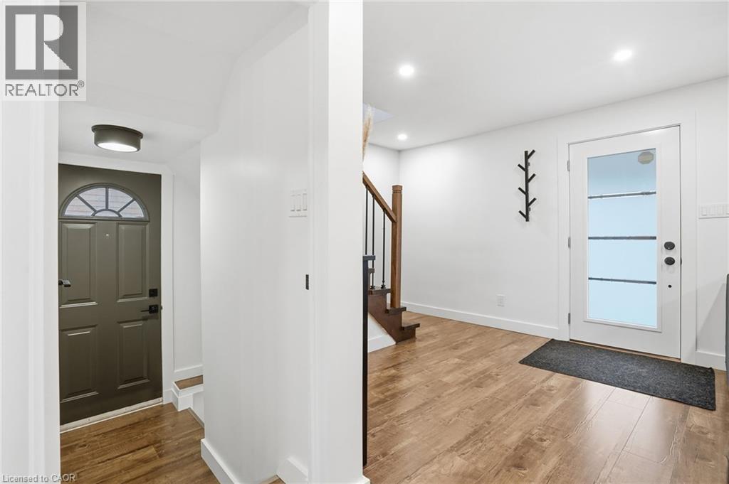 68 Delena Avenue N, Hamilton, ON - Indoor Photo Showing Other Room