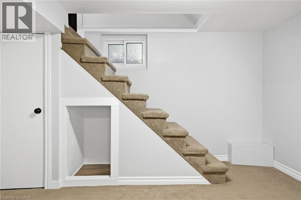 68 Delena Avenue N, Hamilton, ON - Indoor Photo Showing Other Room