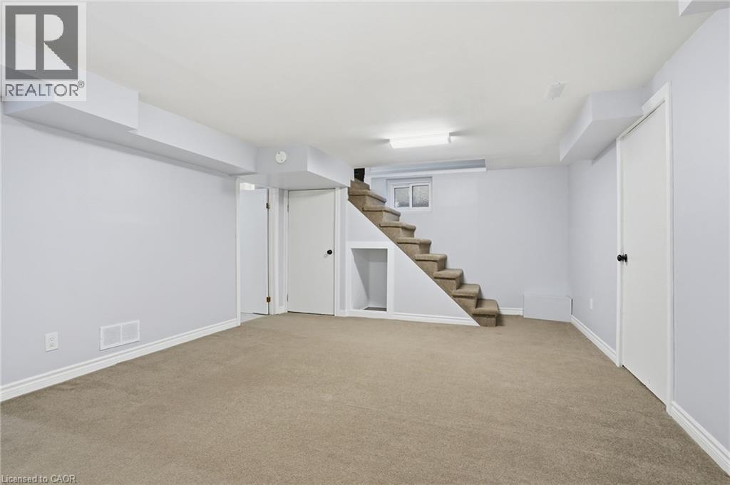 68 Delena Avenue N, Hamilton, ON - Indoor Photo Showing Other Room