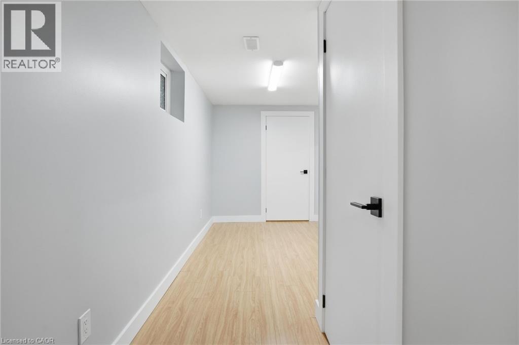 68 Delena Avenue N, Hamilton, ON - Indoor Photo Showing Other Room