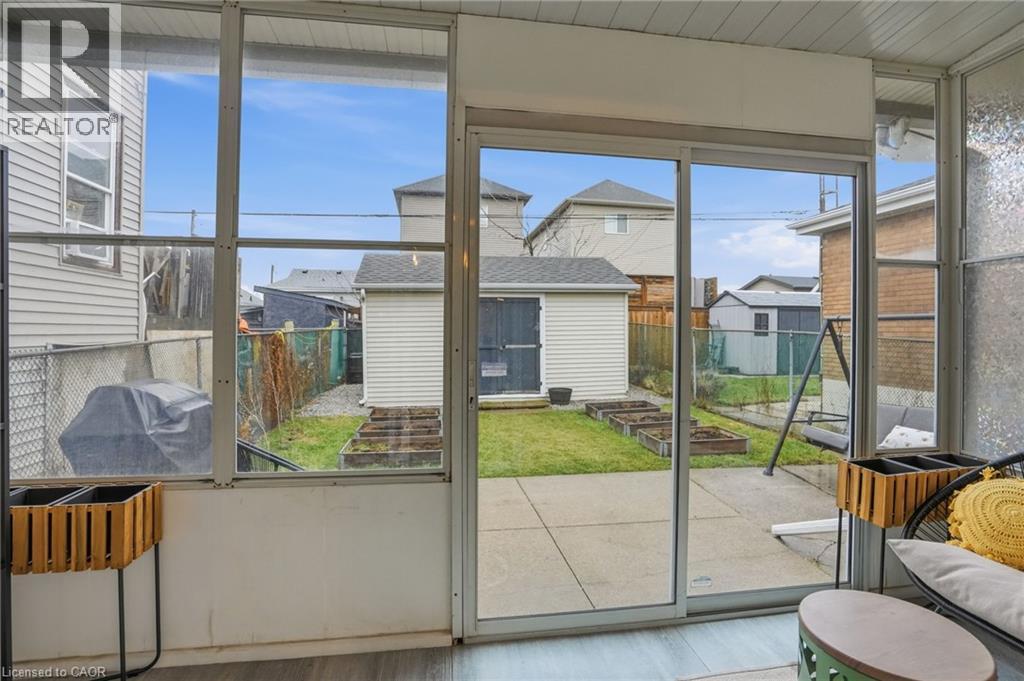 68 Delena Avenue N, Hamilton, ON - With Exterior