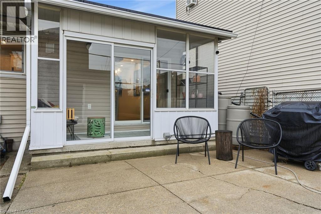 68 Delena Avenue N, Hamilton, ON - Outdoor With Exterior