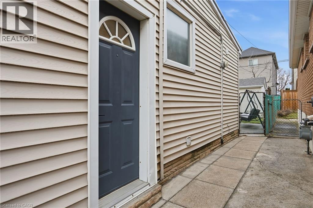 68 Delena Avenue N, Hamilton, ON - Outdoor