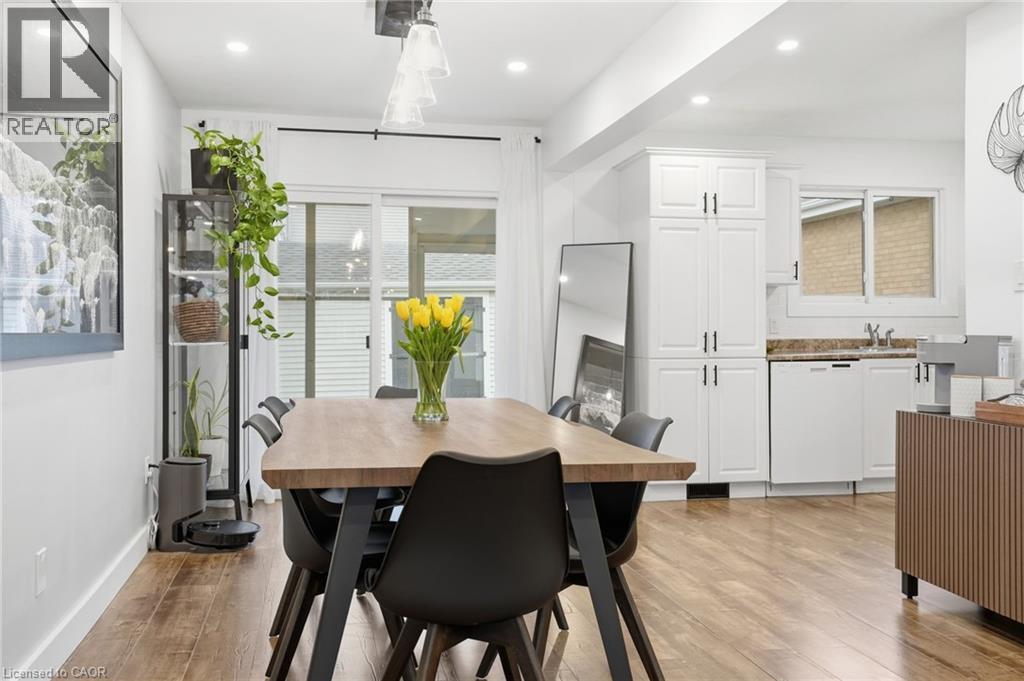 68 Delena Avenue N, Hamilton, ON - Indoor Photo Showing Dining Room