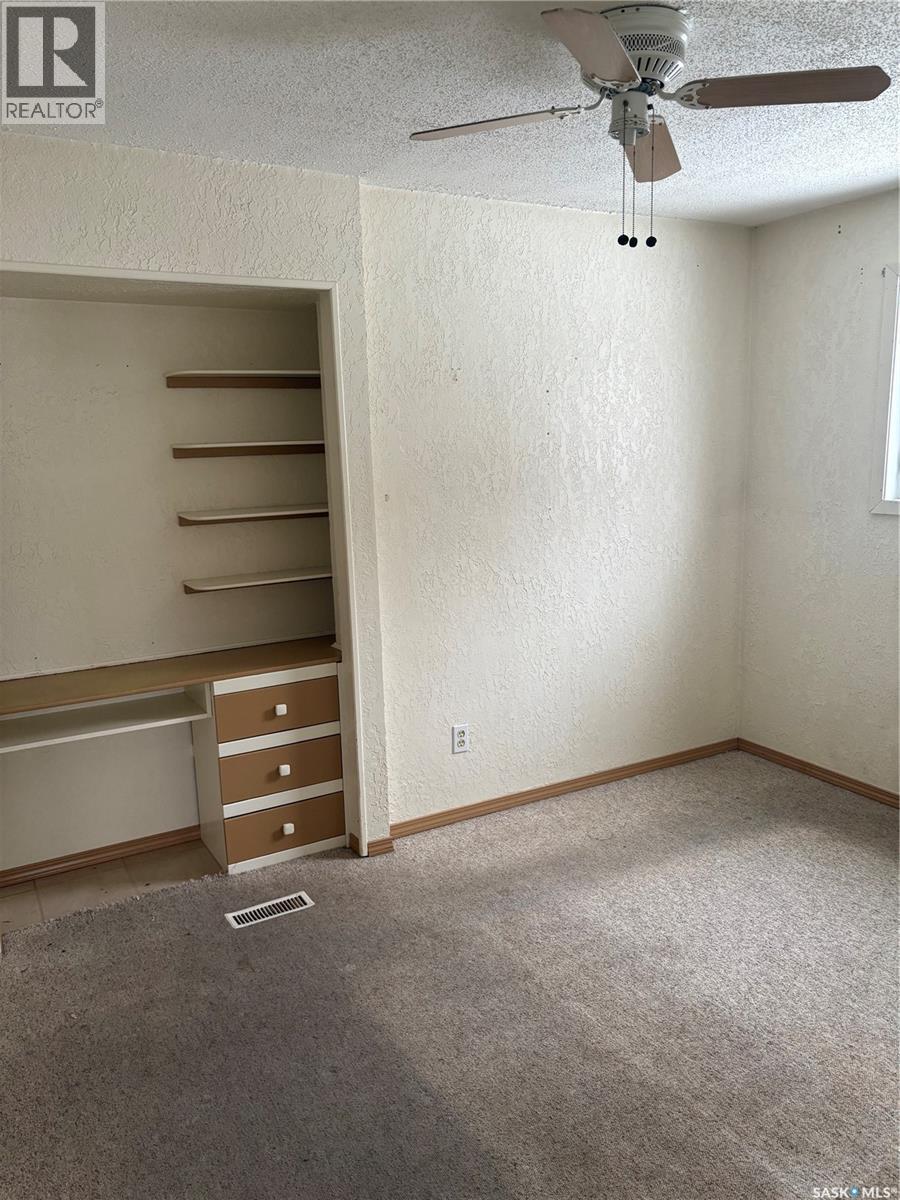 515 King Street, Weyburn, SK - Indoor Photo Showing Other Room