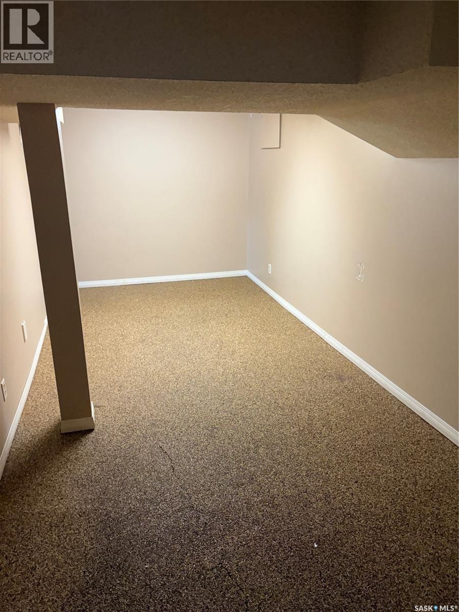515 King Street, Weyburn, SK - Indoor Photo Showing Other Room