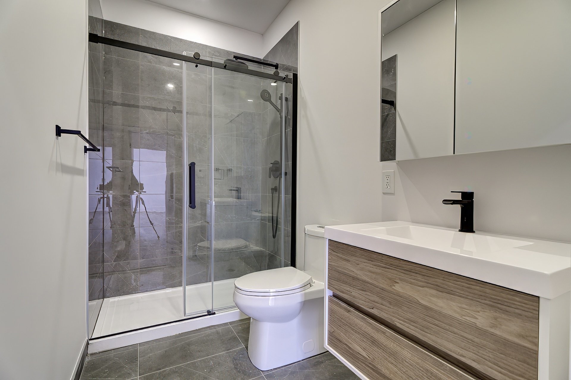 Master Bathroom - 510-2020 Rue Lucien-Thimens, Montréal (Saint-Laurent), QC - Indoor Photo Showing Bathroom