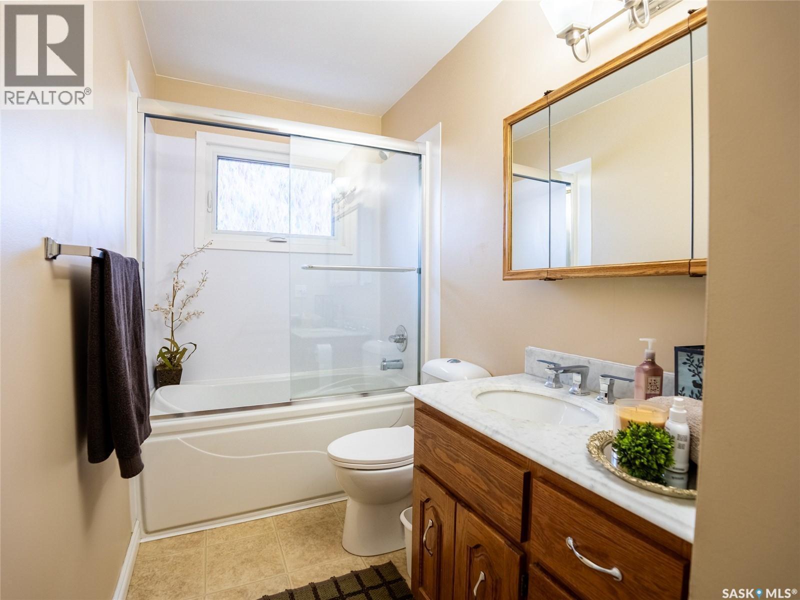 128 Mcdougall Crescent, Regina, SK - Indoor Photo Showing Bathroom