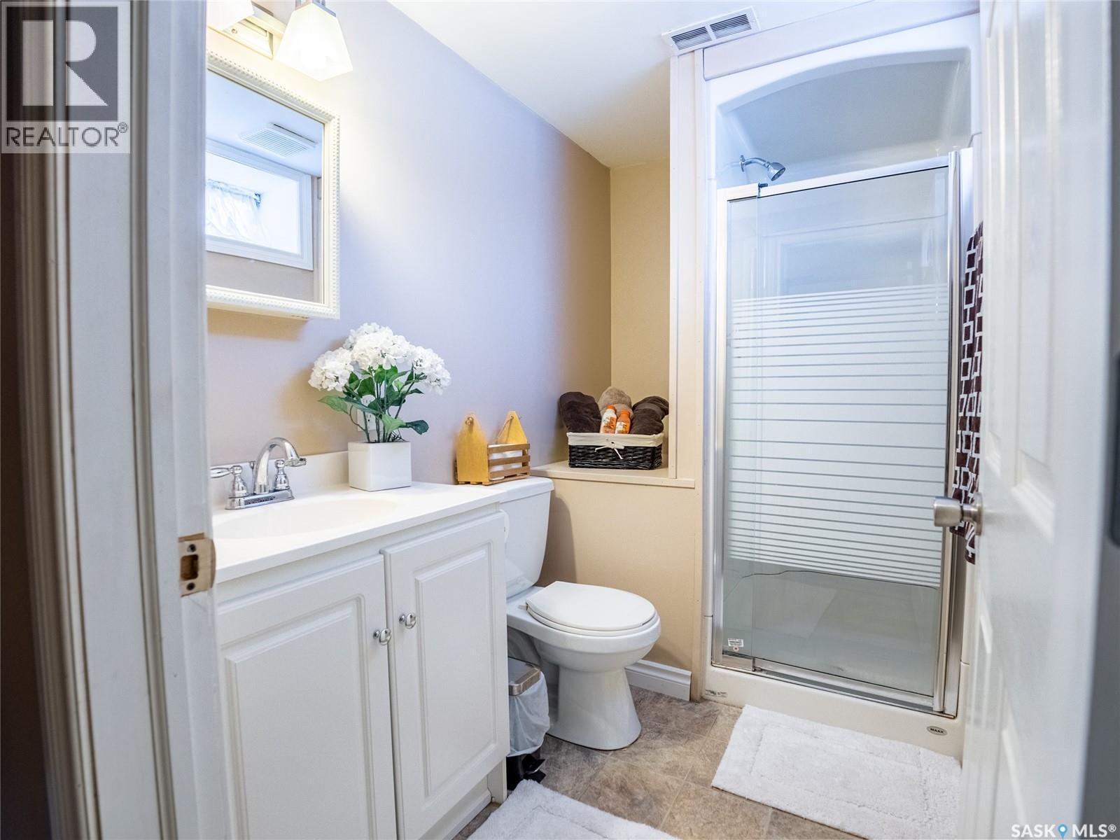128 Mcdougall Crescent, Regina, SK - Indoor Photo Showing Bathroom