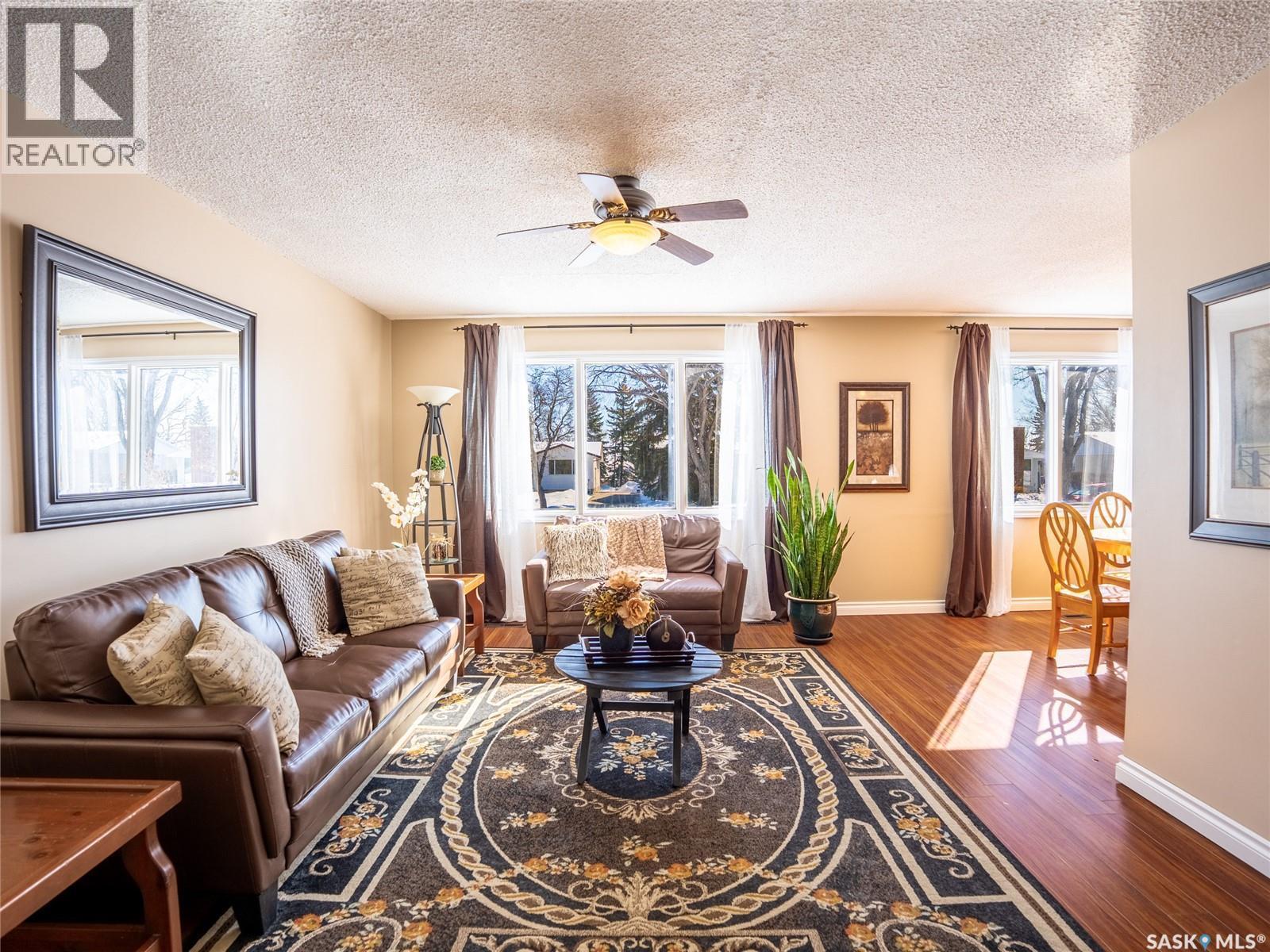 128 Mcdougall Crescent, Regina, SK - Indoor Photo Showing Living Room