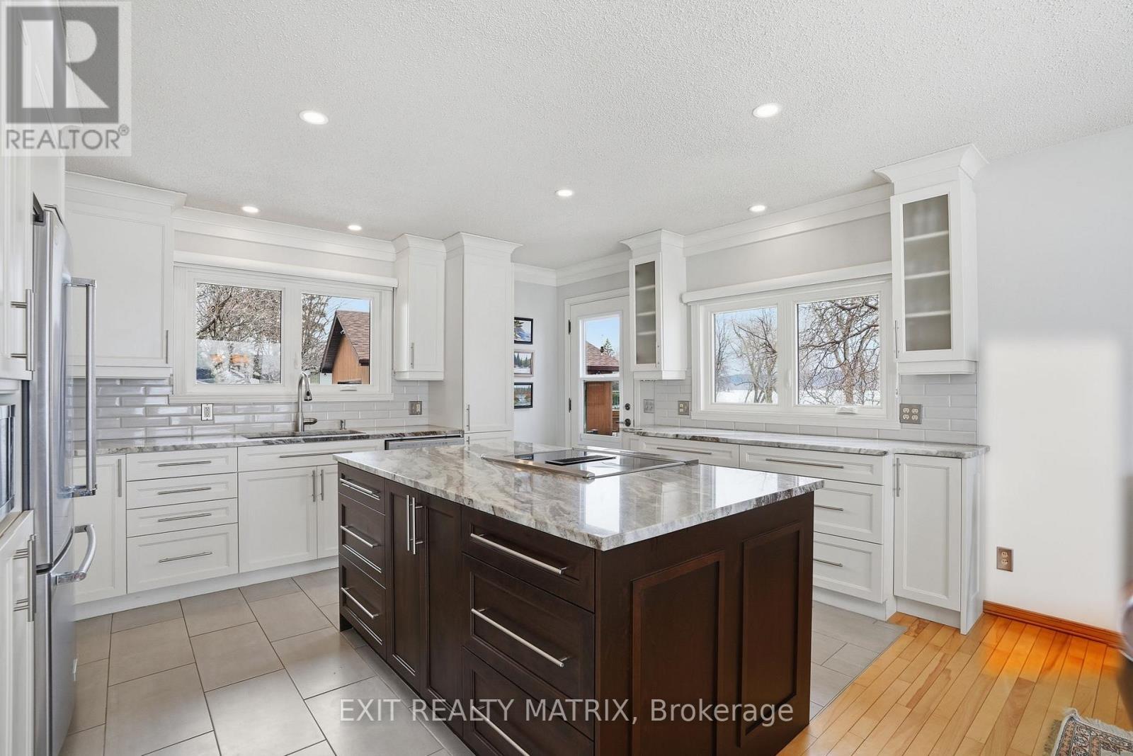 2176 Bay Road, Champlain, ON - Indoor Photo Showing Kitchen With Upgraded Kitchen