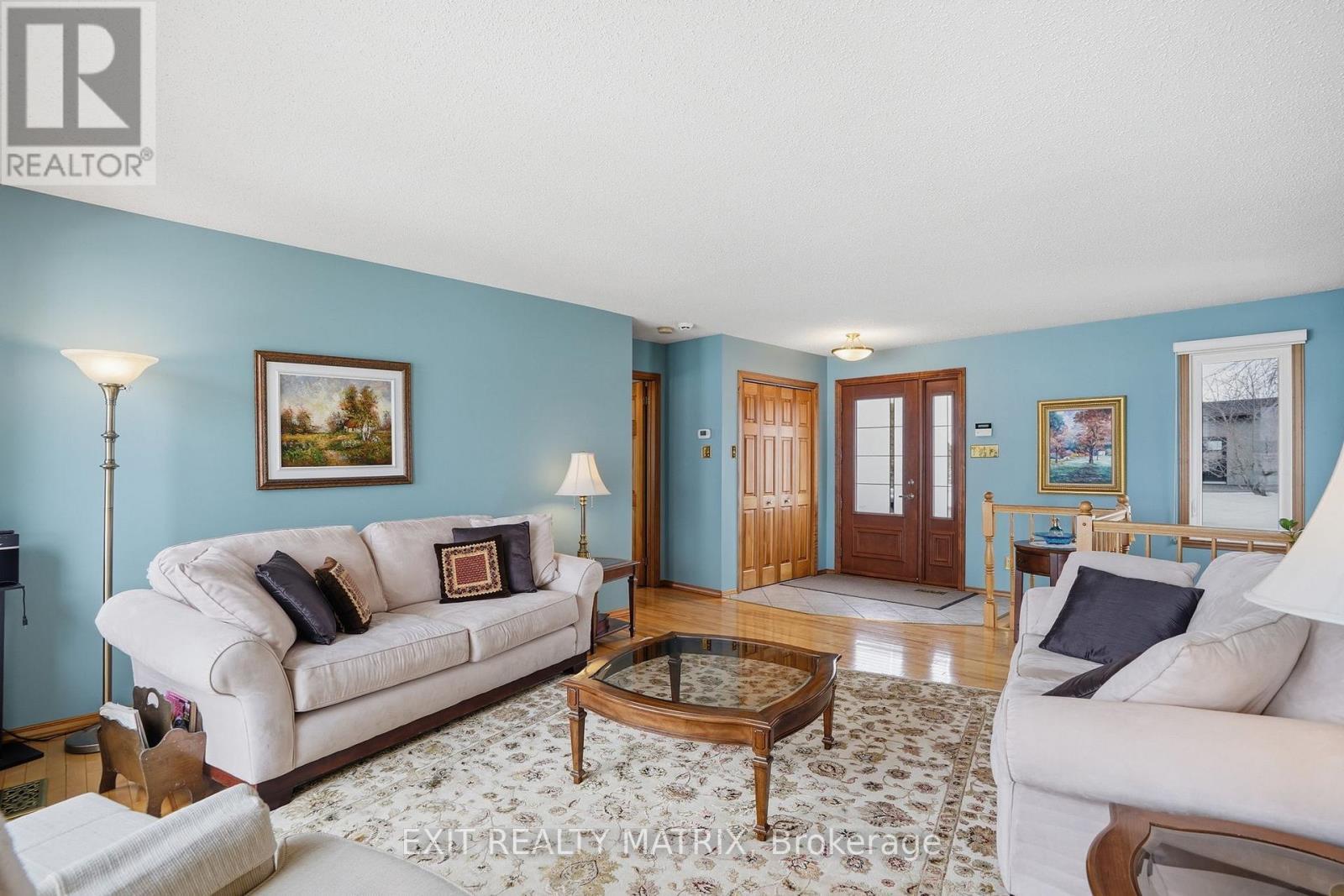 2176 Bay Road, Champlain, ON - Indoor Photo Showing Living Room