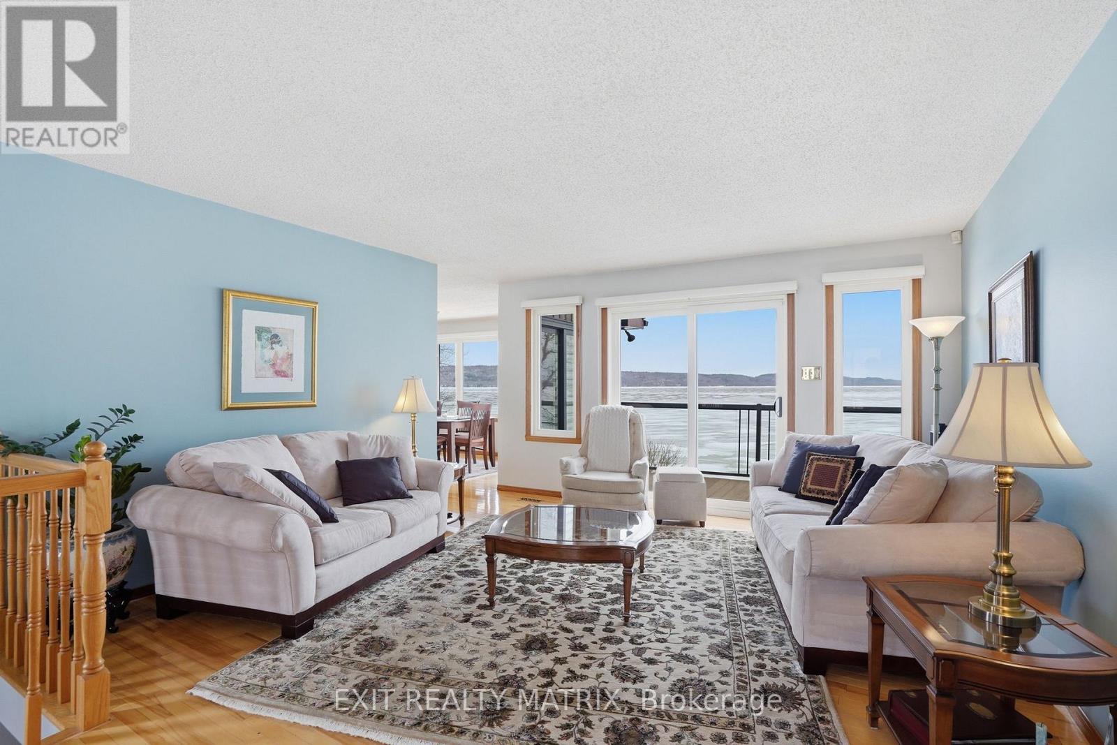 2176 Bay Road, Champlain, ON - Indoor Photo Showing Living Room