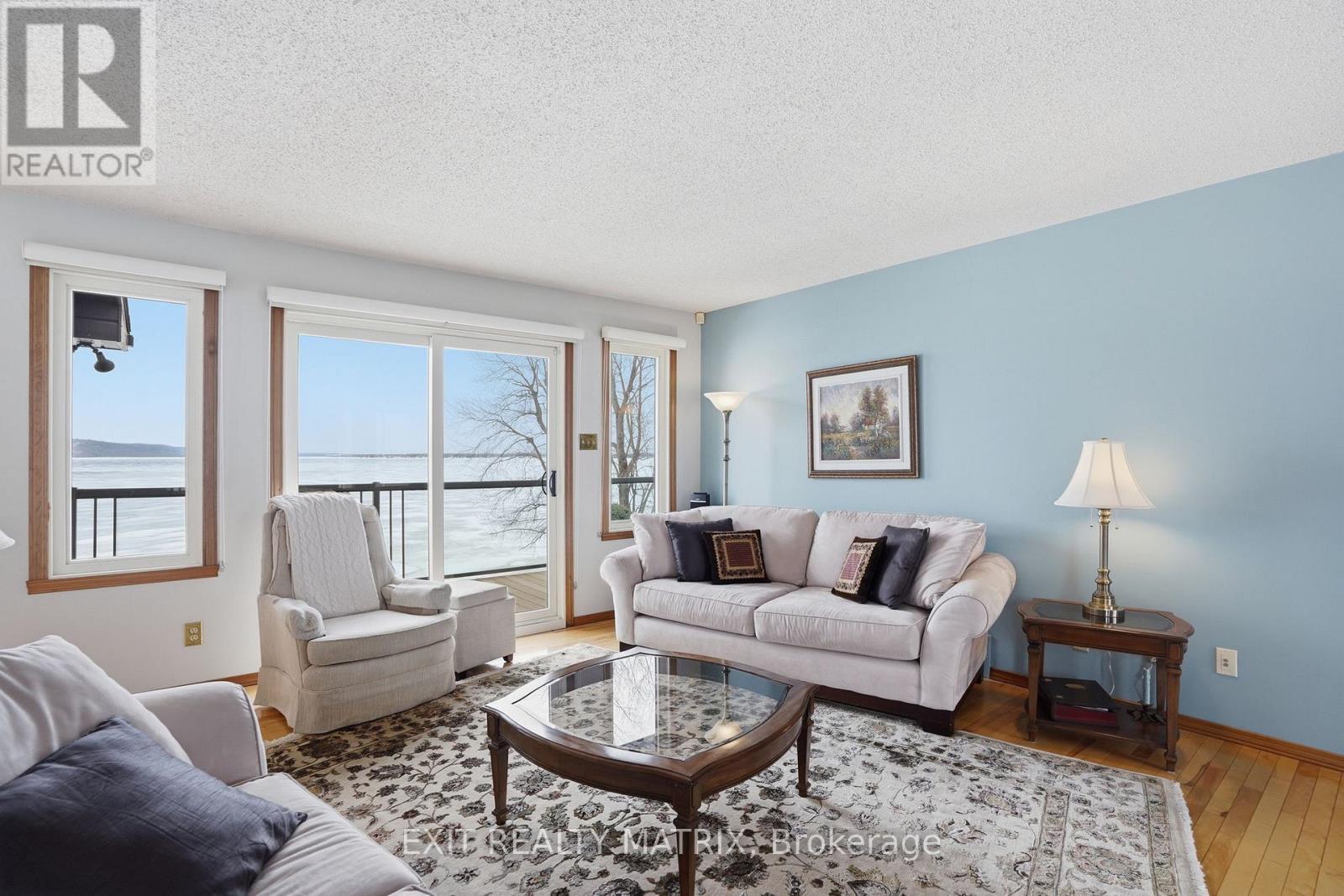 2176 Bay Road, Champlain, ON - Indoor Photo Showing Living Room