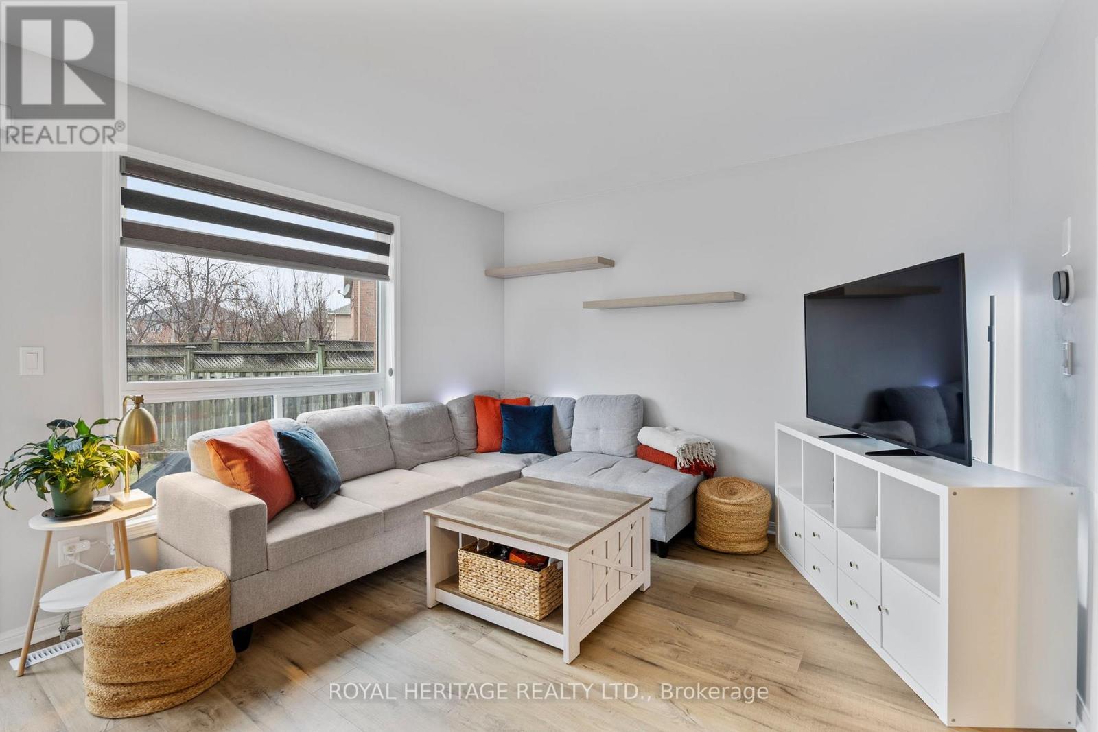 Living Room - 1251 Quest Circle, Mississauga, ON - Indoor Photo Showing Living Room