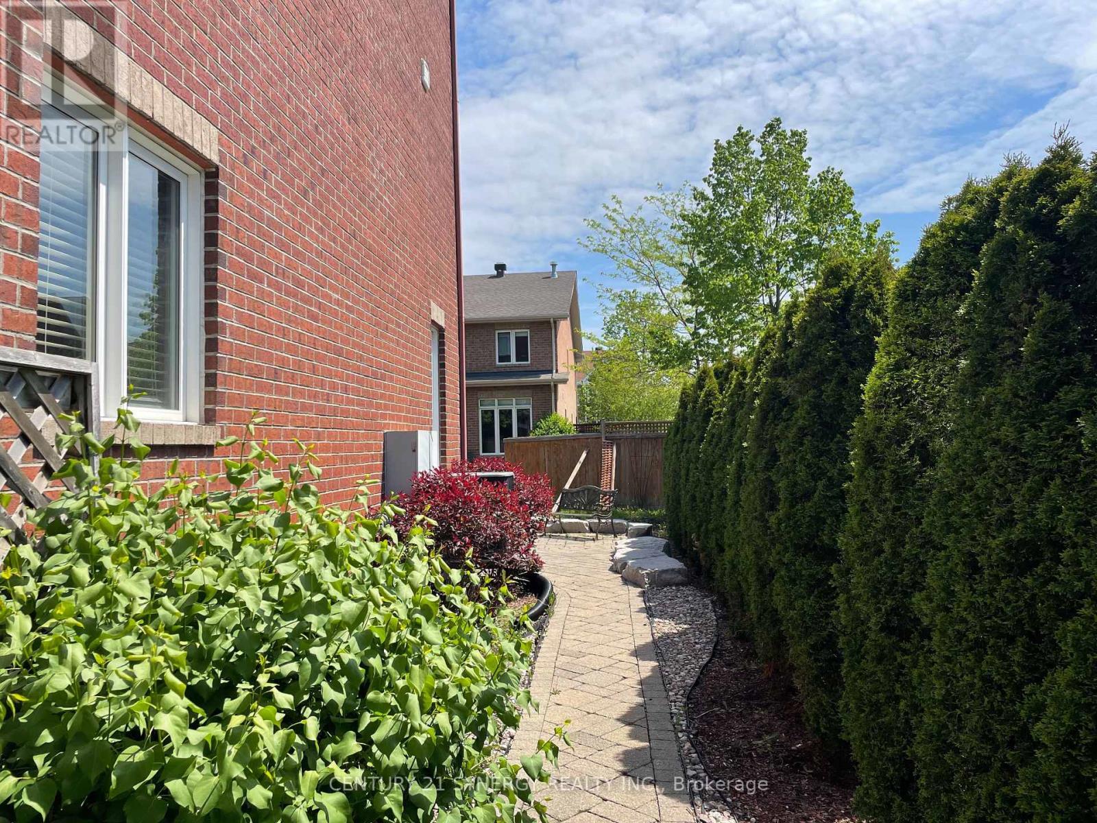 240 Freedom Private, Ottawa, ON - Outdoor