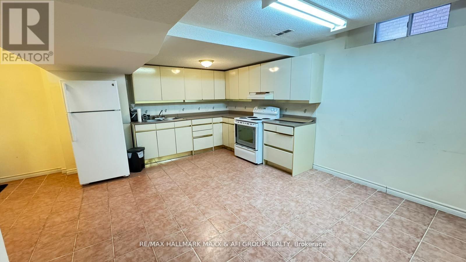 Basement - 316 Valleymede Drive, Richmond Hill, ON - Indoor Photo Showing Kitchen