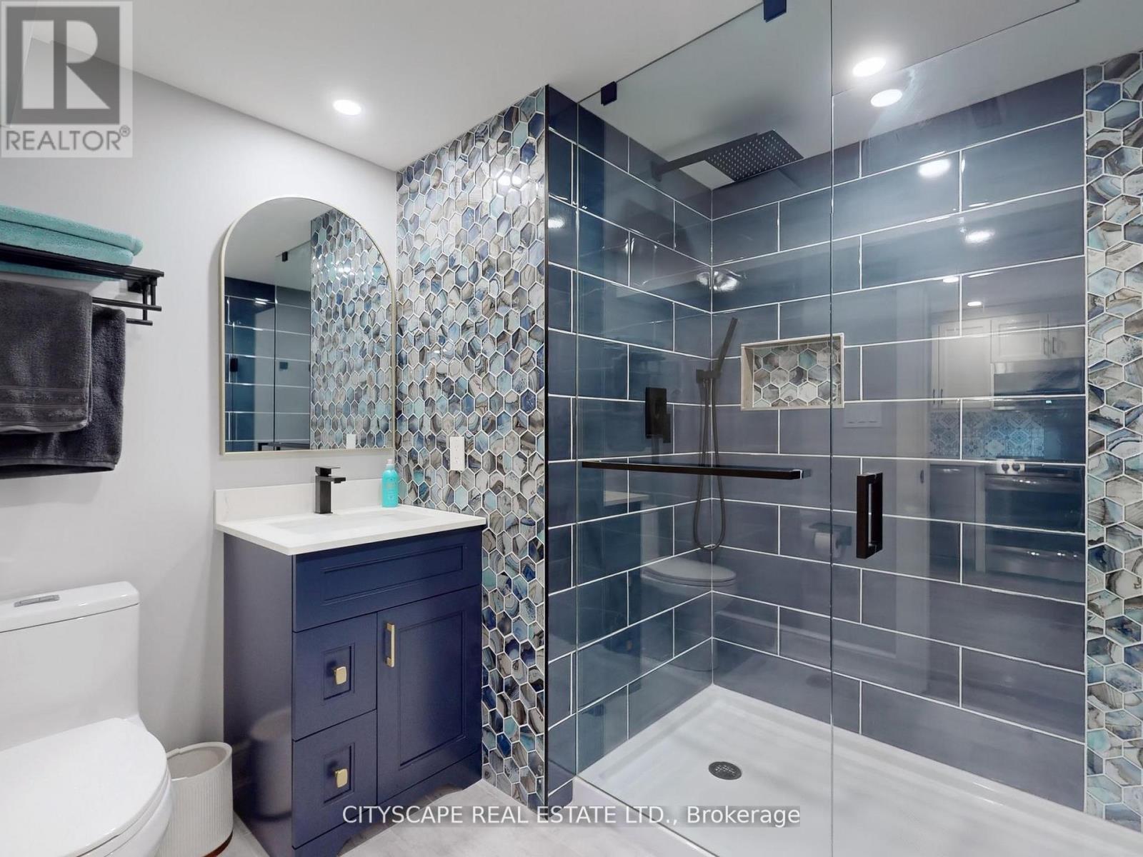 2585 Kenna Court, Mississauga, ON - Indoor Photo Showing Bathroom