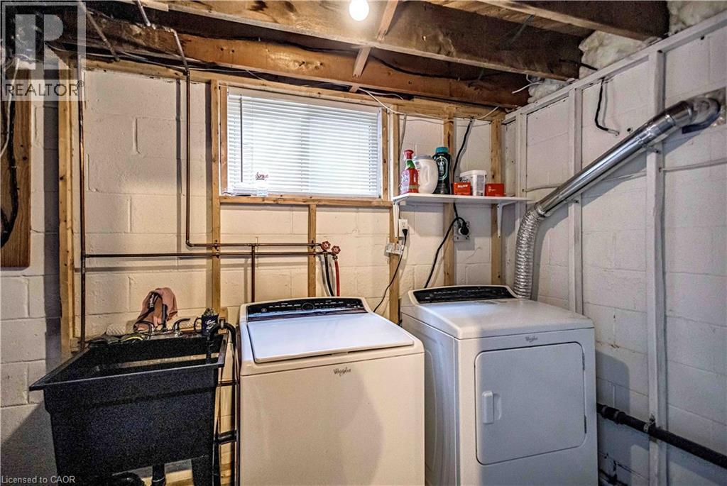 146 West 25Th Street, Hamilton, ON - Indoor Photo Showing Laundry Room