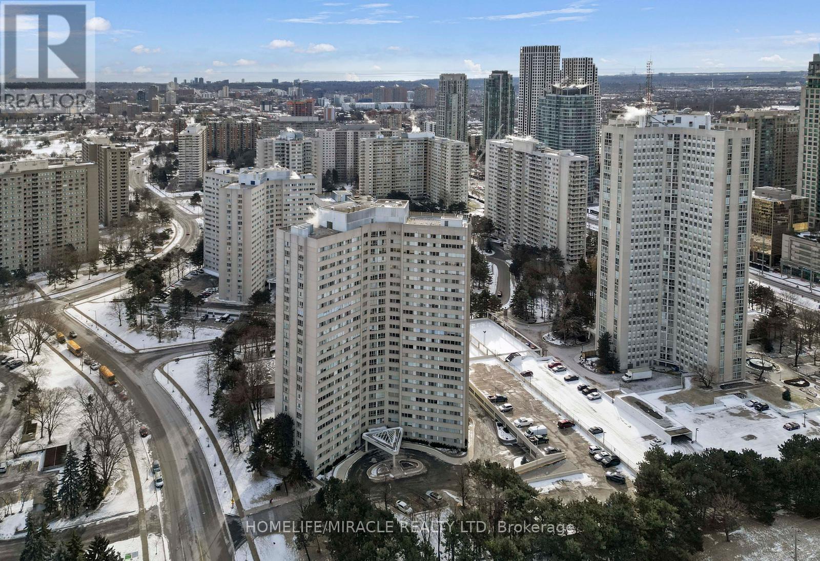 202 - 3700 Kaneff Crescent, Mississauga, ON - Outdoor With View