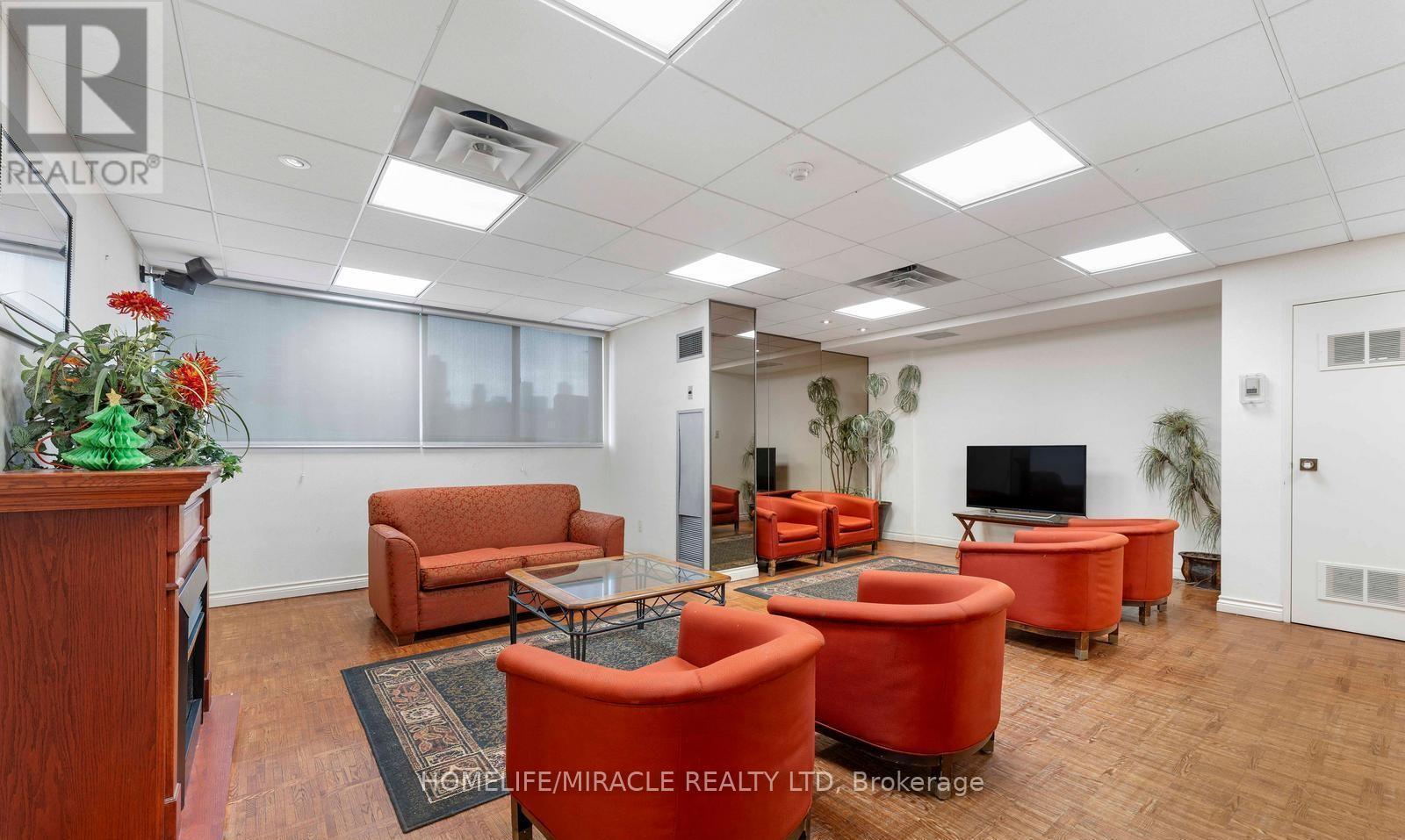 202 - 3700 Kaneff Crescent, Mississauga, ON - Indoor Photo Showing Other Room