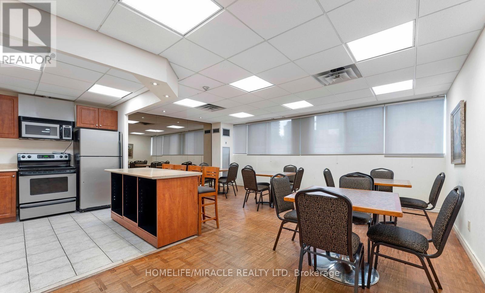202 - 3700 Kaneff Crescent, Mississauga, ON - Indoor