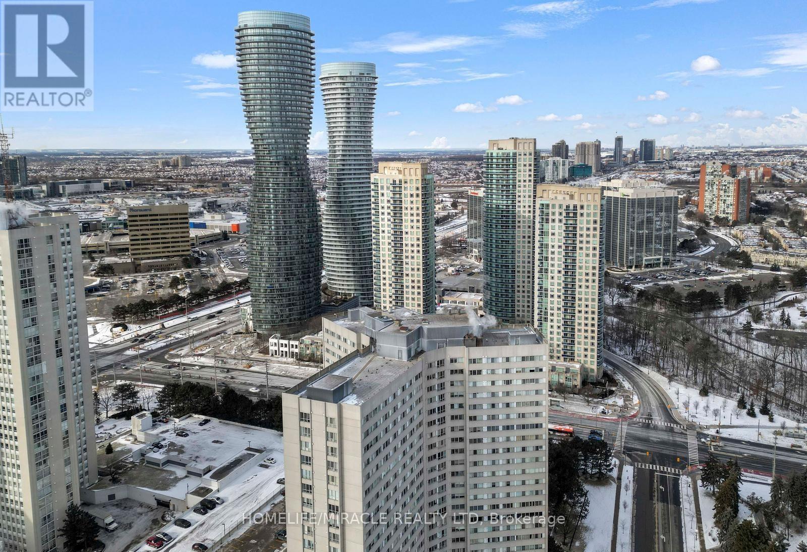 202 - 3700 Kaneff Crescent, Mississauga, ON - Outdoor